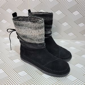 Toms Nepal Black Gray Boots Suede Leather Fleece Lined Sweater Stripe Size 6.